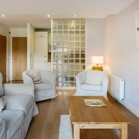 Apartment Kelston South